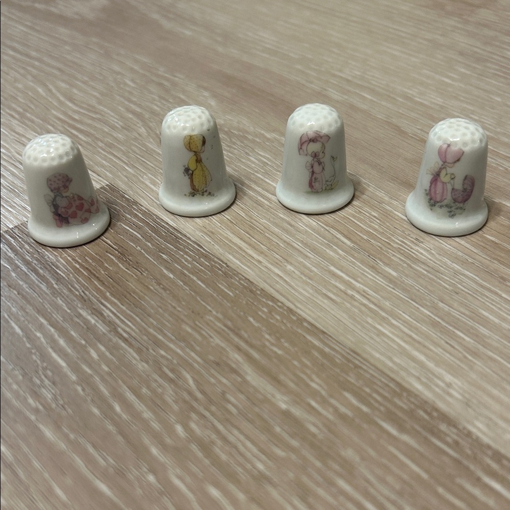 Precious Moments Vintage Set of 4 Porcelain 1980s Thimbles Precious Moments